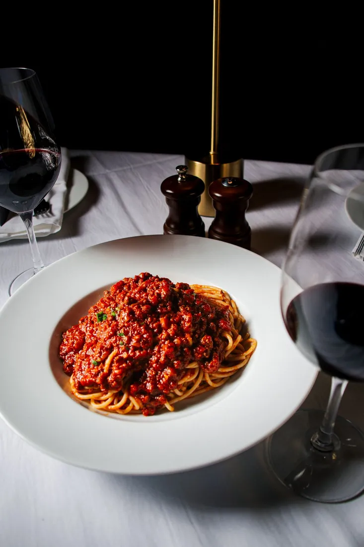Spaghetti alla bolognese with red wine